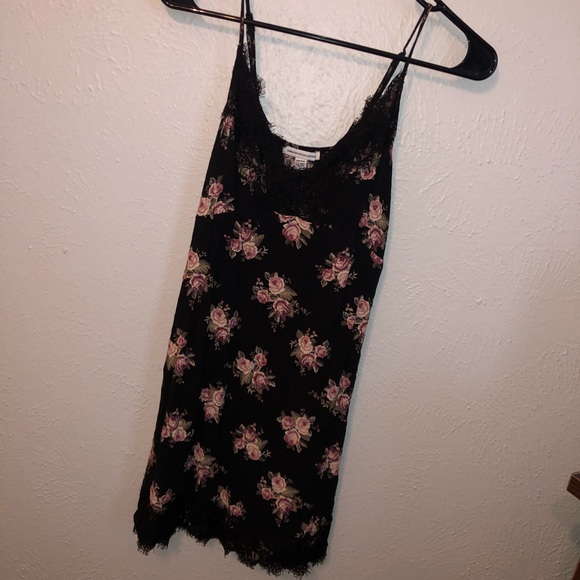 Last Day!!  American Eagle Black Rose Dress - Picture 1 of 3